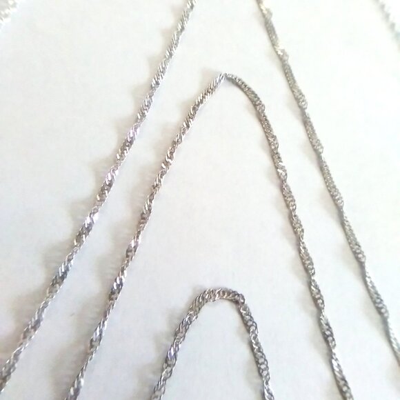 4 Singapore and 1 Delicate Rolo Silver Chains - Picture 4 of 11